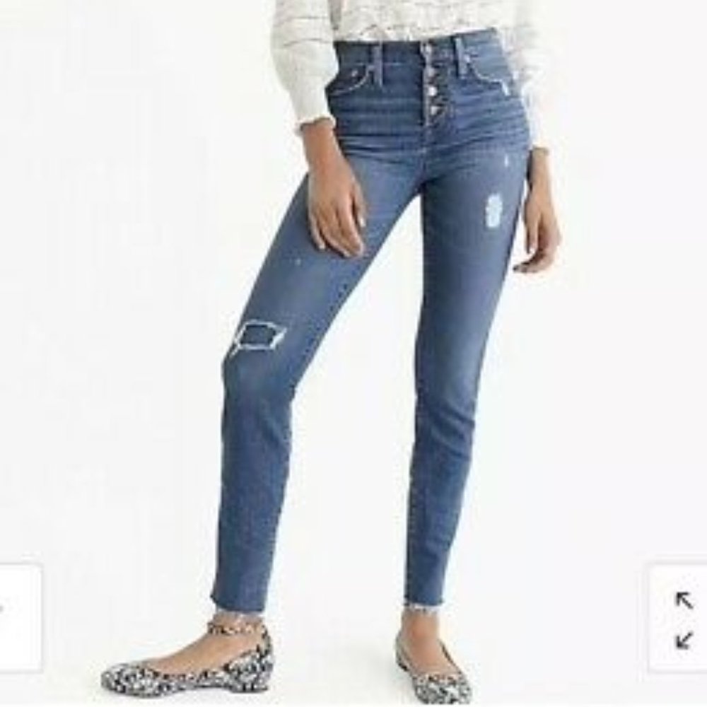 9" high-rise toothpick jean with exposed buttons